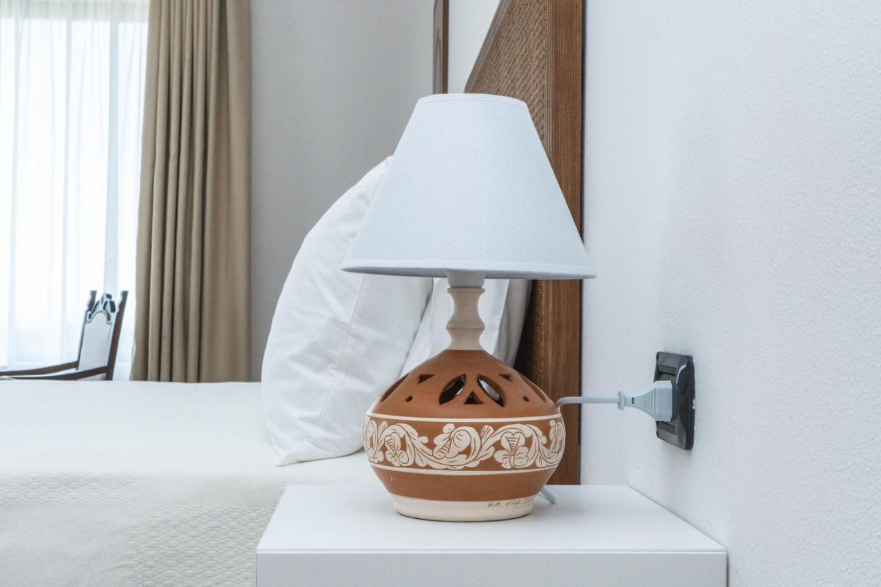 Relais Ruggiero Bed & Breakfast Ле Кастела Екстериор снимка