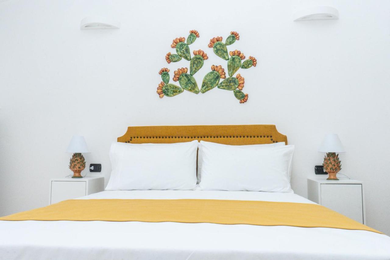 Relais Ruggiero Bed & Breakfast Ле Кастела Екстериор снимка