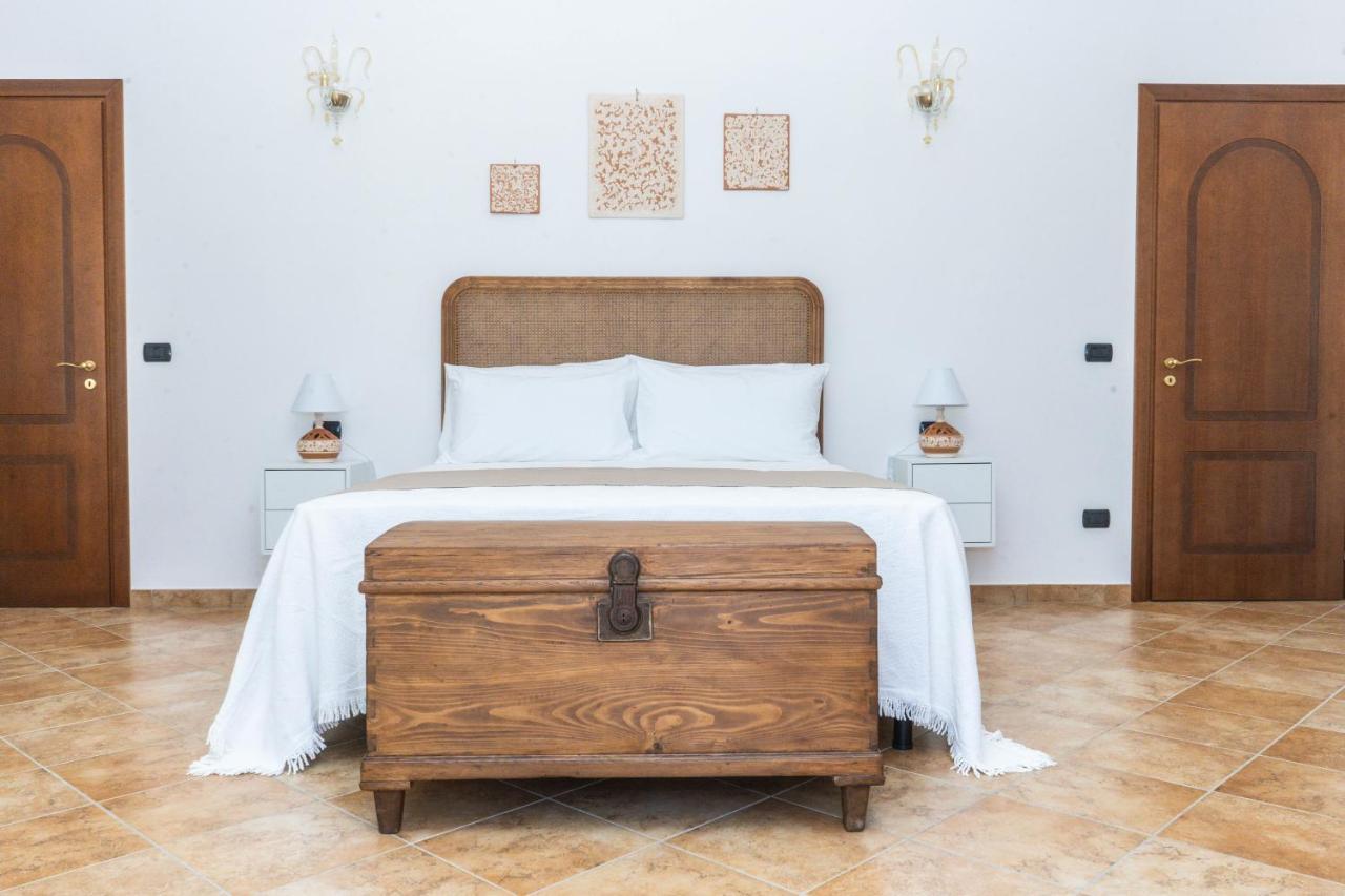Relais Ruggiero Bed & Breakfast Ле Кастела Екстериор снимка