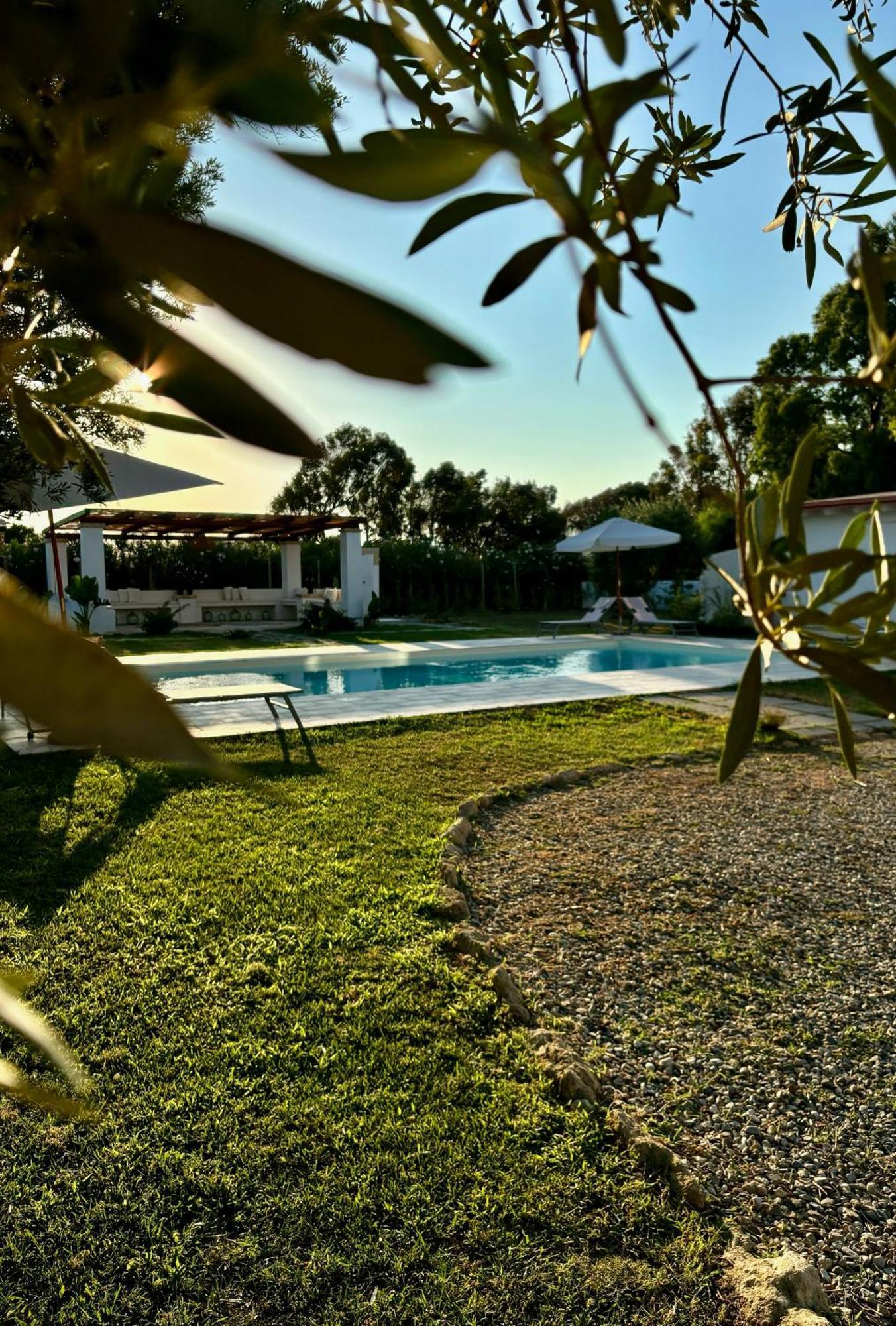 Relais Ruggiero Bed & Breakfast Ле Кастела Екстериор снимка