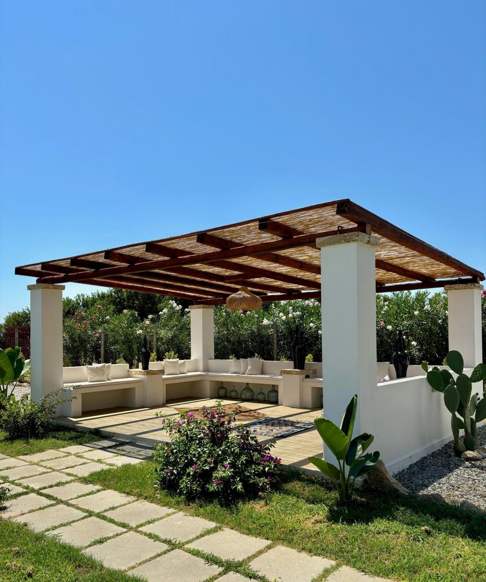 Relais Ruggiero Bed & Breakfast Ле Кастела Екстериор снимка